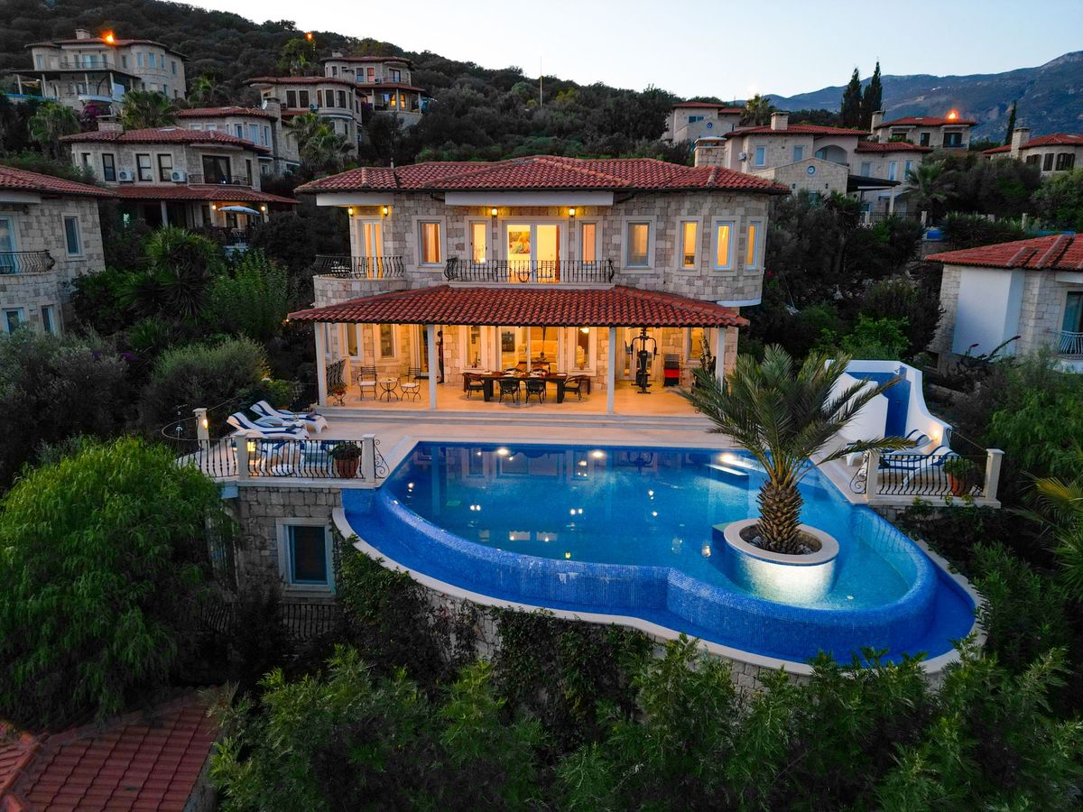 Bodrum Yalıkavak'ta Denize Sıfır 5+1 Villa